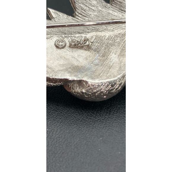 Vintage Coro Silver Tone Curled Leaf Textured Brooch Pin - Picture 5 of 5